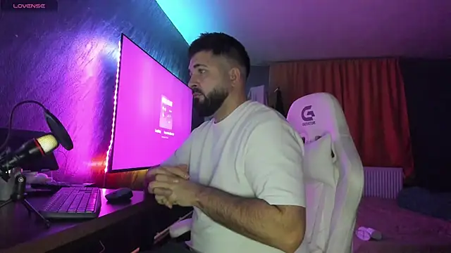 Snapshot of Eduu2322 chatting on 12-17-25, 10:38 Eduu2322 online show from 12-17-25, 10:38