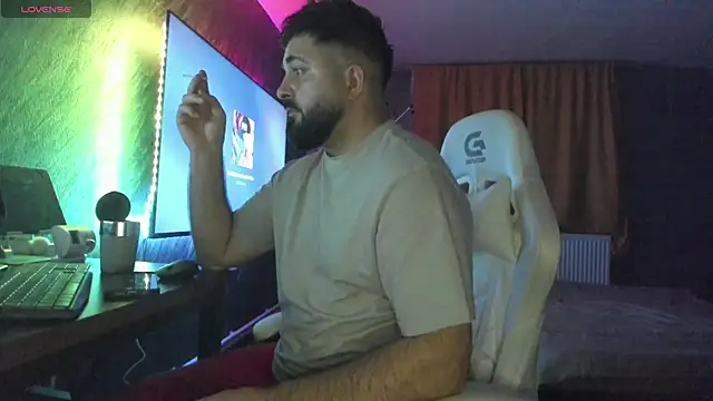 Snapshot of Eduu2322 chatting on 12-19-25, 10:28 Eduu2322 online show from 12-19-25, 10:28