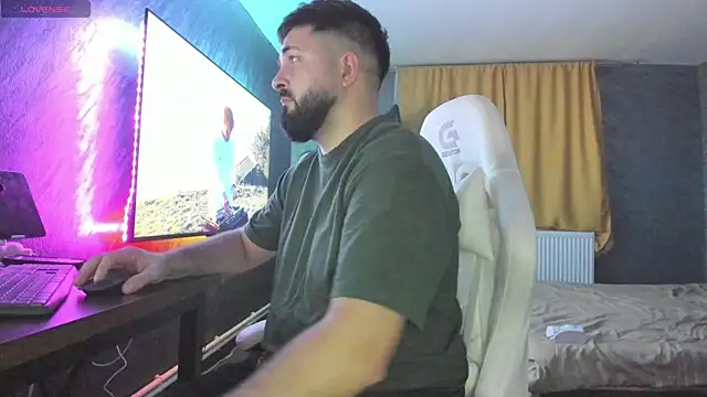 Snapshot of Eduu2322 chatting on 12-20-25, 10:17 Eduu2322 online show from 12-20-25, 10:17