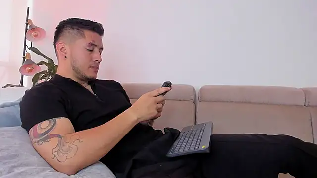 Snapshot of Chriskyle_ chatting on 12-04-24, 01:20 Chriskyle  online show from 12-04-24, 01:20