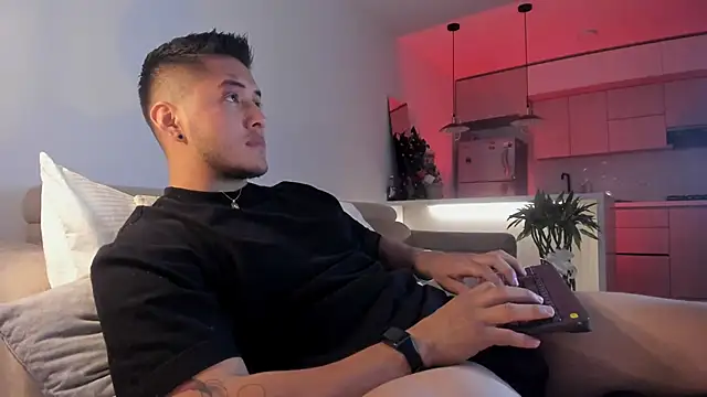 Snapshot of Chriskyle_ chatting on 01-25-25, 04:02 Chriskyle  online show from 01-25-25, 04:02