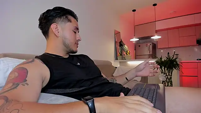 Snapshot of Chriskyle_ chatting on 09-18-25, 12:12 Chriskyle  online show from 09-18-25, 12:12