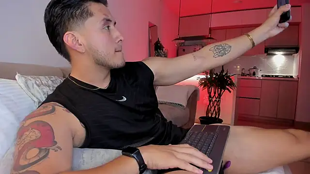 Snapshot of Chriskyle_ chatting on 10-17-25, 12:25 Chriskyle  online show from 10-17-25, 12:25