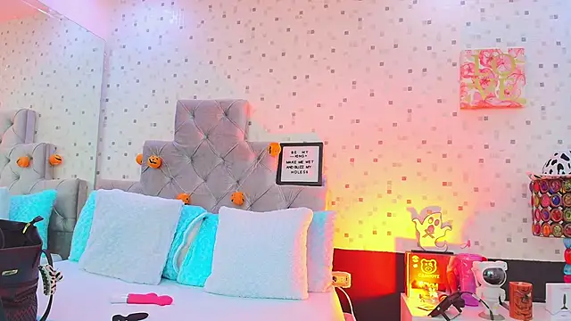 Snapshot of JulietaReyess chatting on 10-22-25, 11:54 JulietaReyess online show from 10-22-25, 11:54