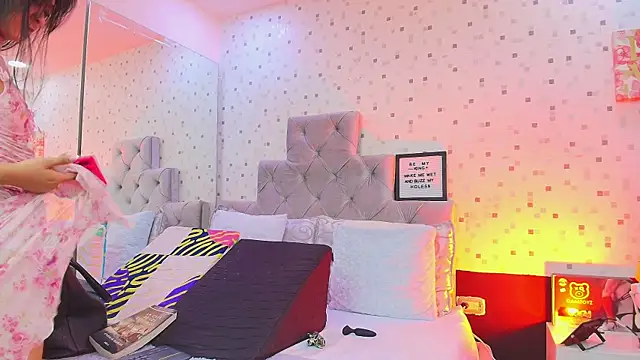 Snapshot of JulietaReyess chatting on 11-06-25, 11:55 JulietaReyess online show from 11-06-25, 11:55