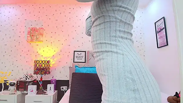 Snapshot of JulietaReyess chatting on 01-13-26, 11:59 JulietaReyess online show from 01-13-26, 11:59