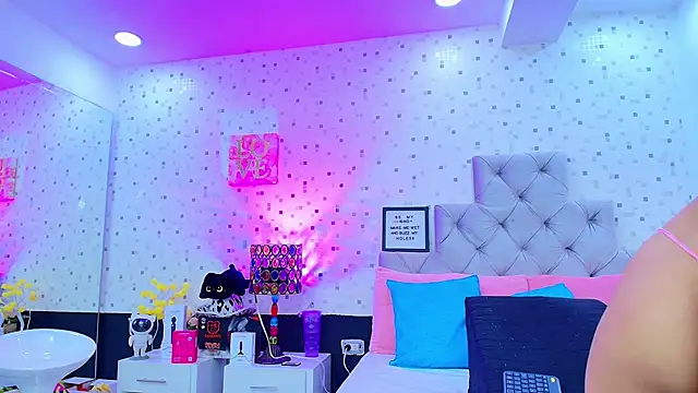 Snapshot of JulietaReyess chatting on 02-03-26, 11:59 JulietaReyess online show from 02-03-26, 11:59