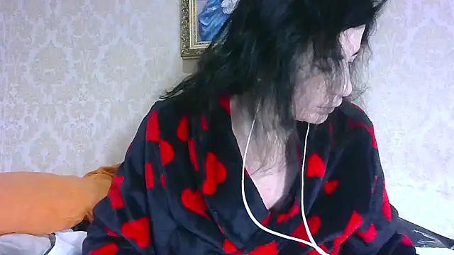 Snapshot of StunnigArt chatting on 12-22-25, 02:19 StunnigArt online show from 12-22-25, 02:19