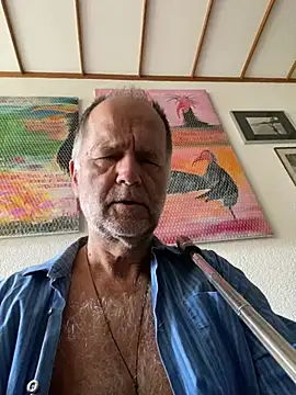 Snapshot of artXhibitor chatting on 05-16-26, 06:43 artXhibitor online show from 05-16-26, 06:43