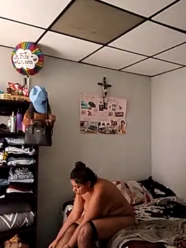 stefanie010 online show from 10-28-25, 06:32