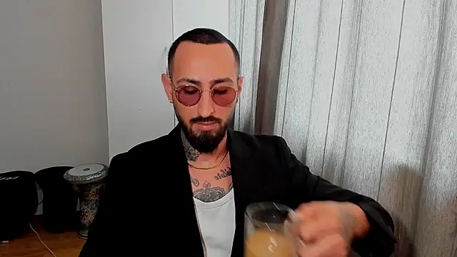 Snapshot of Baddfuckerr chatting on 01-22-25, 12:06 Baddfuckerr online show from 01-22-25, 12:06