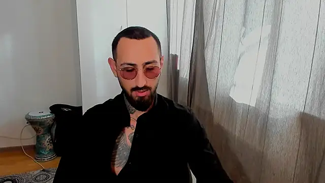 Snapshot of Baddfuckerr chatting on 01-28-25, 12:00 Baddfuckerr online show from 01-28-25, 12:00