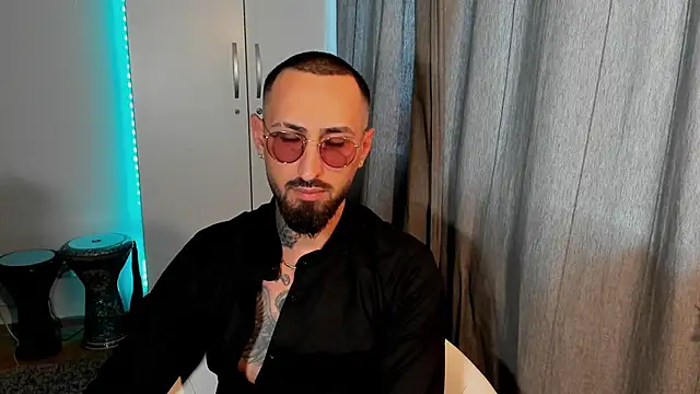 Snapshot of Baddfuckerr chatting on 01-31-25, 01:12 Baddfuckerr online show from 01-31-25, 01:12