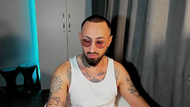 Snapshot of Baddfuckerr chatting on 02-03-25, 05:40 Baddfuckerr online show from 02-03-25, 05:40