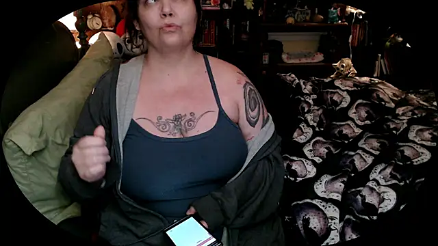 Snapshot of LeluLuvsYou chatting on 02-03-25, 02:36 LeluLuvsYou online show from 02-03-25, 02:36