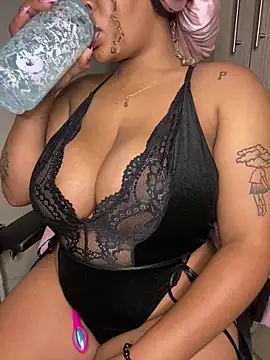 YellowHoneyDip online show from 11-25-25, 06:30