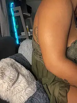 YellowHoneyDip online show from 04-26-26, 05:16