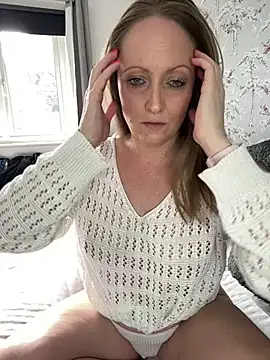 HoneyBluex online show from 02-24-25, 01:42