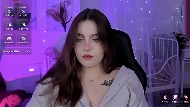Snapshot of CoralineKeyns chatting on 02-14-25, 08:42 CoralineKeyns online show from 02-14-25, 08:42