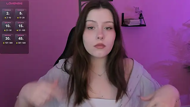 Snapshot of CoralineKeyns chatting on 02-28-25, 05:48 CoralineKeyns online show from 02-28-25, 05:48