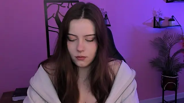 Snapshot of CoralineKeyns chatting on 03-06-25, 05:14 CoralineKeyns online show from 03-06-25, 05:14