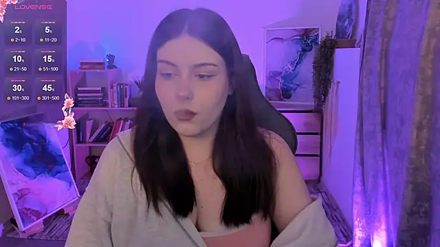 Snapshot of CoralineKeyns chatting on 10-06-25, 05:27 CoralineKeyns online show from 10-06-25, 05:27