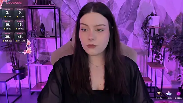 Snapshot of CoralineKeyns chatting on 10-17-25, 05:43 CoralineKeyns online show from 10-17-25, 05:43