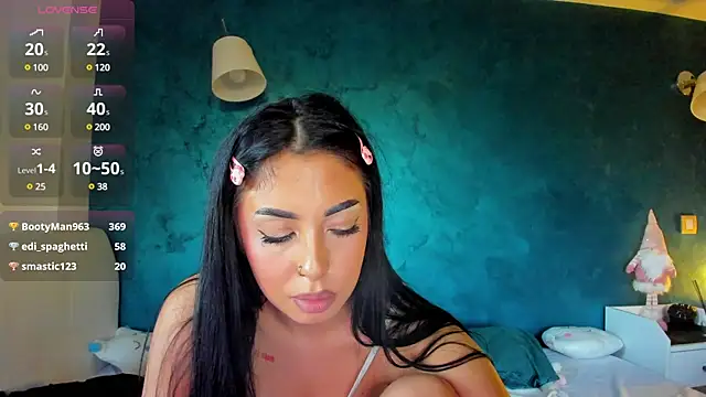 Snapshot of Awesome_Jolie chatting on 12-21-24, 06:34 Awesome Jolie online show from 12-21-24, 06:34