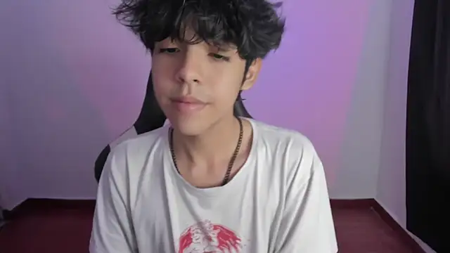 Snapshot of Alan26_ chatting on 01-11-25, 02:58 Alan26 online show from 01-11-25, 02:58