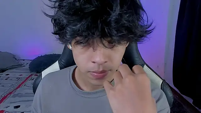 Snapshot of Alan26_ chatting on 11-23-25, 03:17 Alan26 online show from 11-23-25, 03:17