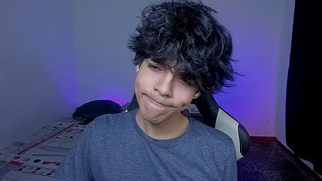 Snapshot of Alan26_ chatting on 11-28-25, 02:47 Alan26 online show from 11-28-25, 02:47