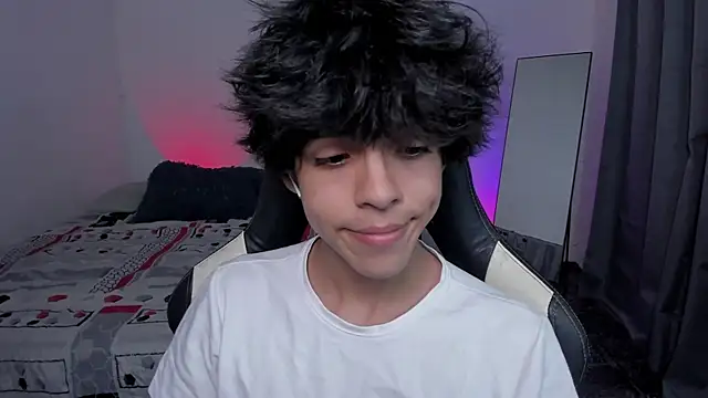 Snapshot of Alan26_ chatting on 01-06-26, 04:05 Alan26 online show from 01-06-26, 04:05