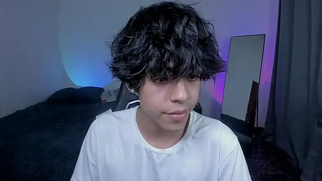 Snapshot of Alan26_ chatting on 01-17-26, 03:44 Alan26 online show from 01-17-26, 03:44