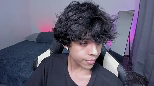 Snapshot of Alan26_ chatting on 01-19-26, 04:38 Alan26 online show from 01-19-26, 04:38