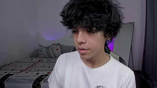 Snapshot of Alan26_ chatting on 02-26-26, 03:44 Alan26 online show from 02-26-26, 03:44