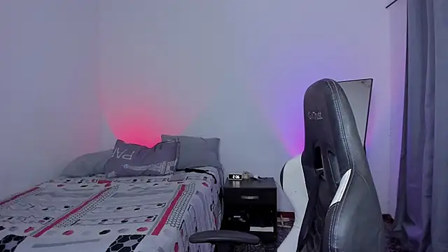 Snapshot of Alan26_ chatting on 02-28-26, 12:22 Alan26 online show from 02-28-26, 12:22