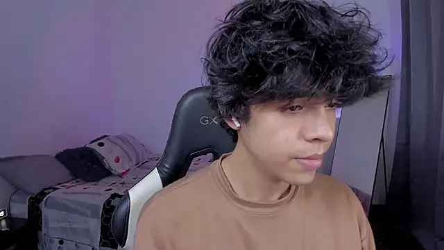 Snapshot of Alan26_ chatting on 03-04-26, 02:50 Alan26 online show from 03-04-26, 02:50