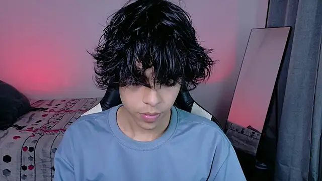 Snapshot of Alan26_ chatting on 05-18-26, 07:47 Alan26 online show from 05-18-26, 07:47