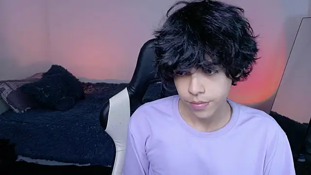 Snapshot of Alan26_ chatting on 05-19-26, 01:00 Alan26 online show from 05-19-26, 01:00