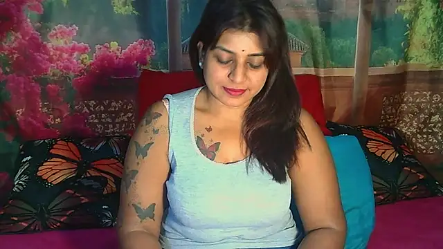 RoyalIndianCreamPuff online show from 06-13-26, 07:01