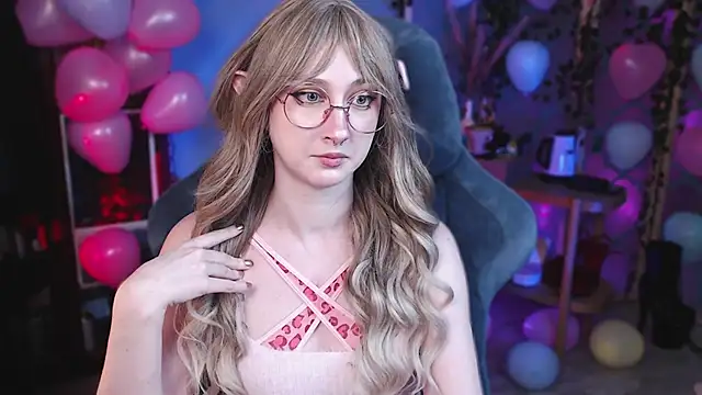 Snapshot of Rory_Pink chatting on 02-14-25, 11:20 Rory Pink online show from 02-14-25, 11:20