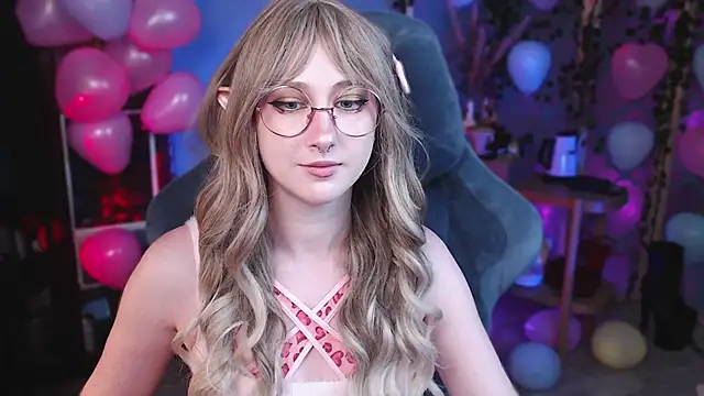 Snapshot of Rory_Pink chatting on 02-15-25, 03:06 Rory Pink online show from 02-15-25, 03:06