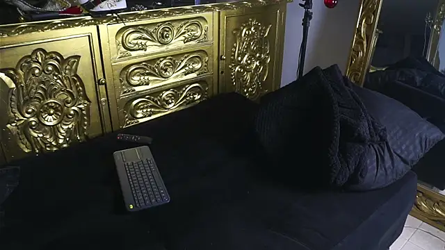 dantecoppolaa  online show from 01-16-25, 11:48