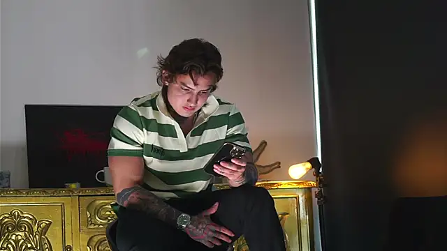 dantecoppolaa  online show from 09-28-25, 08:25