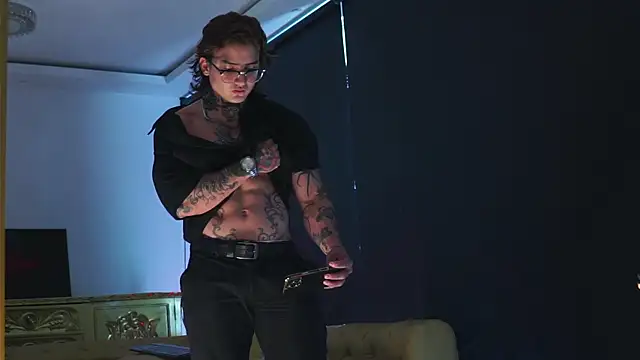 dantecoppolaa  online show from 10-11-25, 08:51