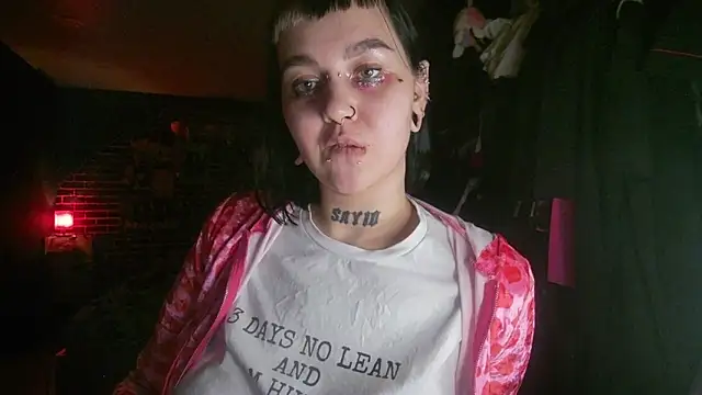 MoorderxDoll online show from 01-06-25, 03:42