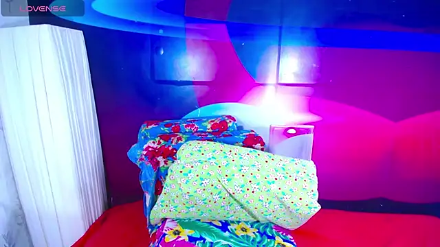 Snapshot of Cristalxxts chatting on 10-30-25, 06:30 Cristalxxts online show from 10-30-25, 06:30