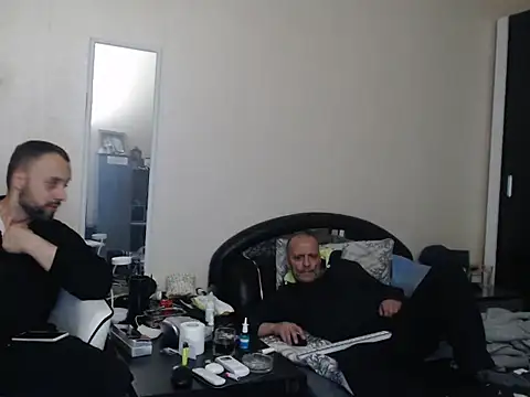 Snapshot of Terizizz chatting on 04-12-26, 03:00 Terizizz online show from 04-12-26, 03:00