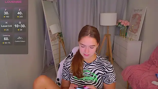 Snapshot of LovelyJessie chatting on 05-18-26, 02:01 LovelyJessie online show from 05-18-26, 02:01