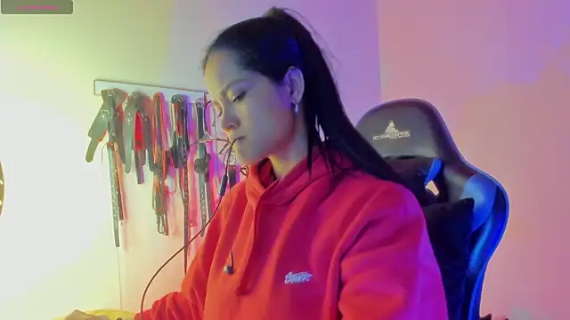 scarlet-kennedy98 online show from 03-18-26, 10:24